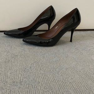 Elegant beautiful patent leather pumps